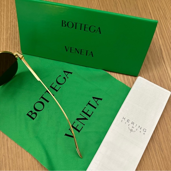 Bottega Venata Sunglasses with Case - Picture 6 of 12